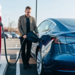 la recharge solaire pour voitures électriques : mythe ou réalité ?